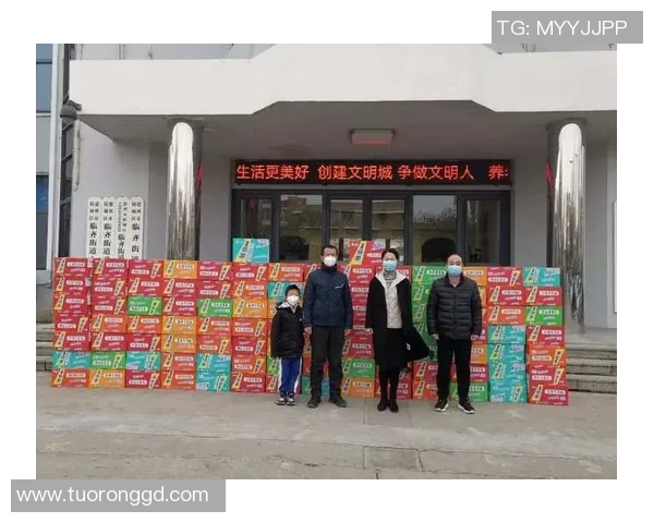 足球明星携手武汉献爱心捐赠物资助力抗疫行动